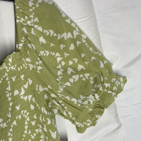 So smocked puff sleeve crop top w butterfly abstract print L jrs - Picture 10 of 17